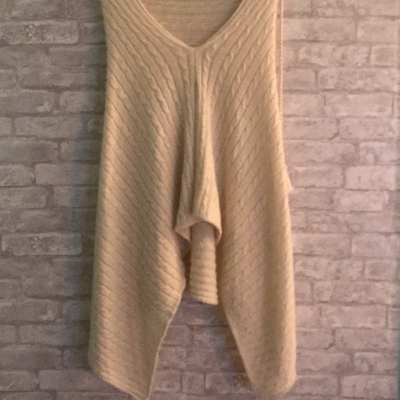 New Alpaca Wool Cable Knit V-Neck Sweater Poncho - Picture 5 of 9